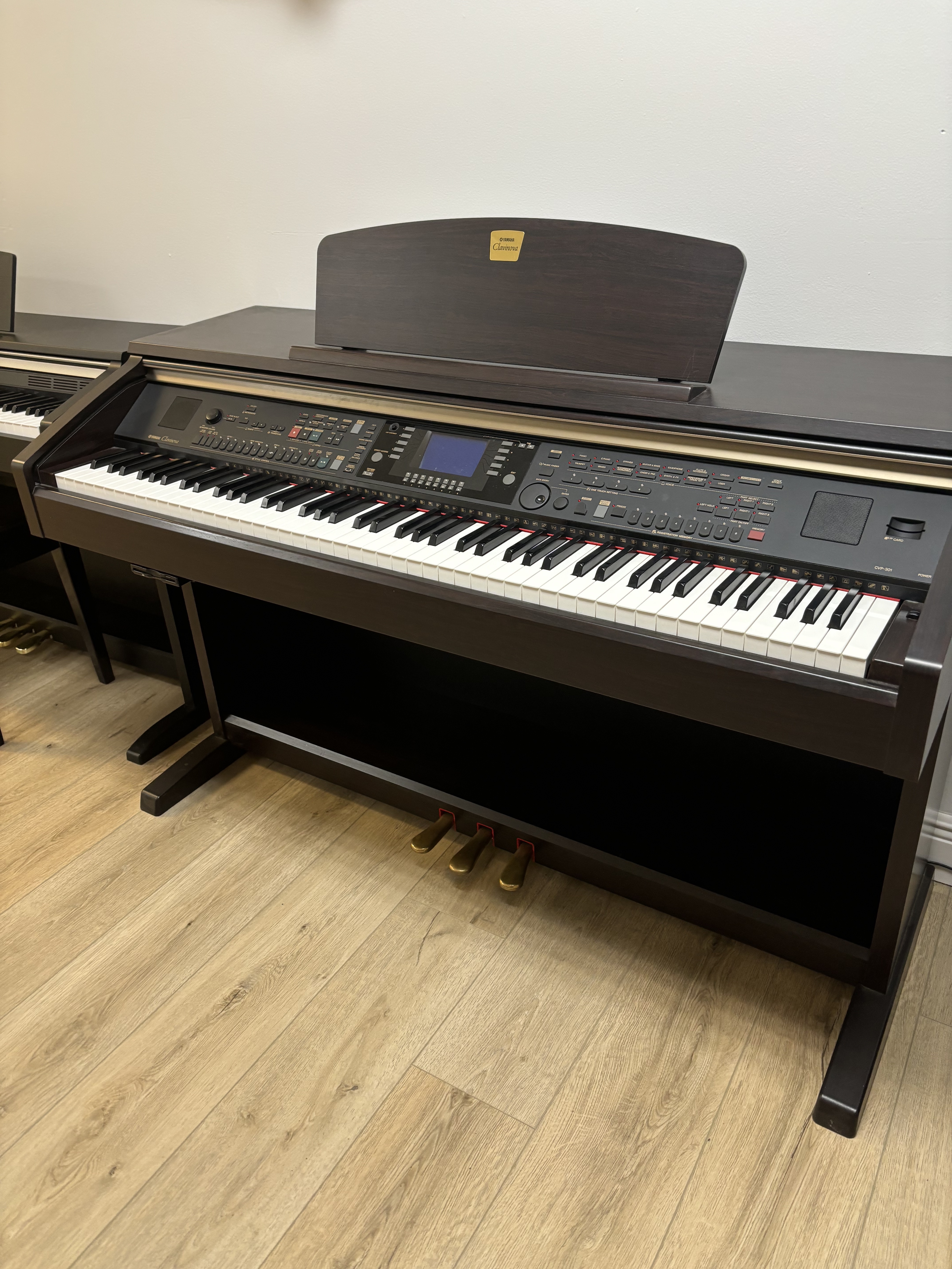 YAMAHA CLAVINOVA CVP 301